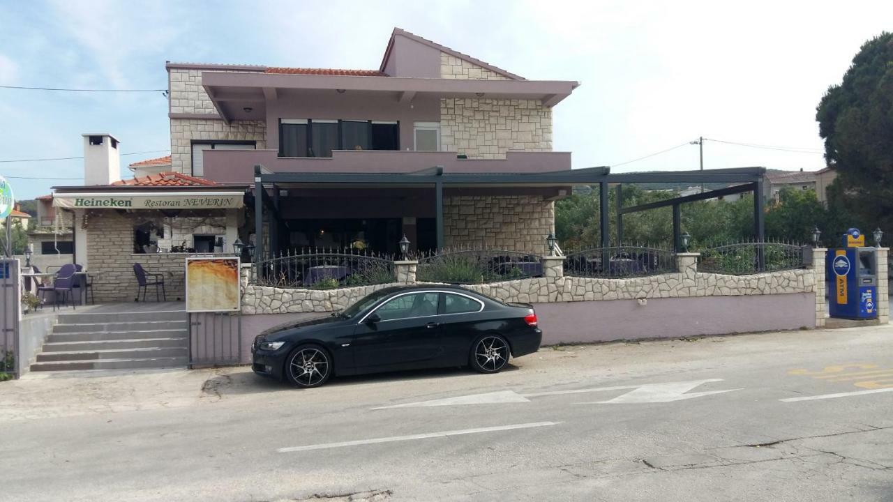 San Apartments Слатине Экстерьер фото